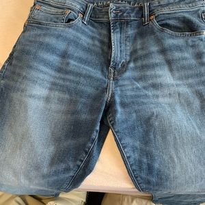 Men’s American Eagle Athletic Fit Jeans 33x32